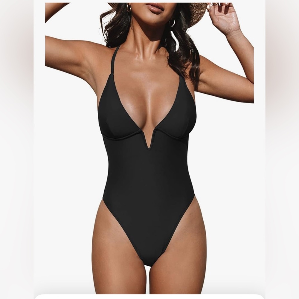 Cupshe Sleek Black Plunge One-Piece Swimsuit